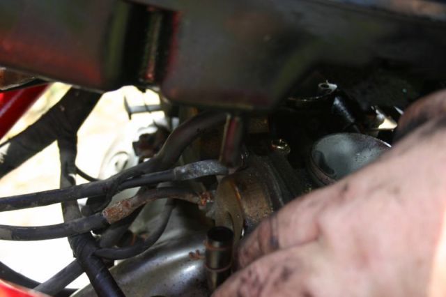 D�montage c�ble d'acc�l�rateur